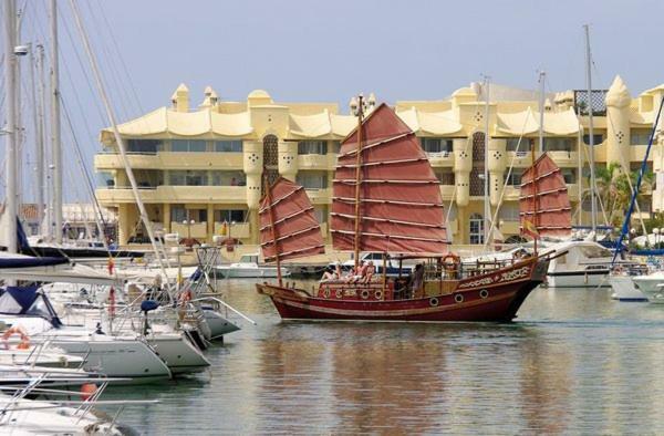 Magnificent Port-Beach 5* Luxury Residence Benalmadena Bagian luar foto